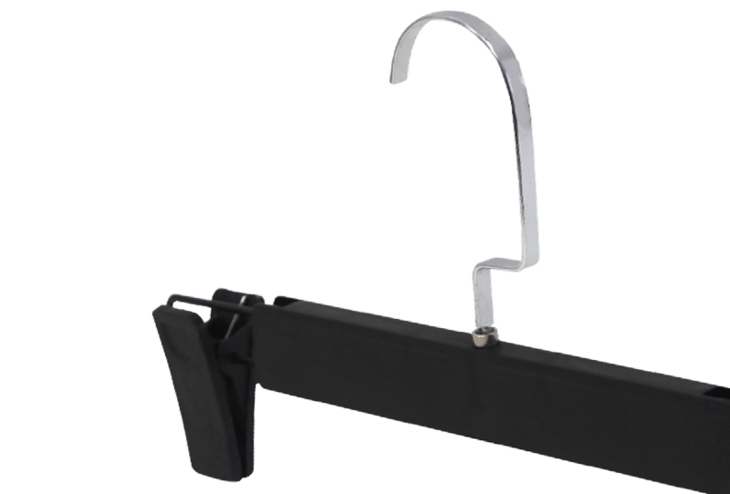 Percha para pantalones de diseño clásico negro
