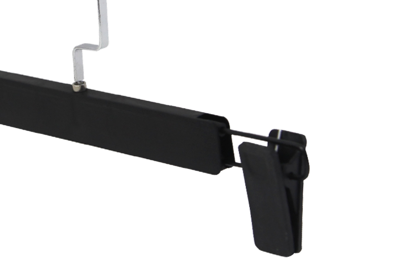 Percha para pantalones de diseño clásico negro